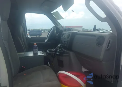 2010 Ford E-250 Commercial/Recreational z USA, uszkodzony, nr VIN 1FTNE2ELXADA74591